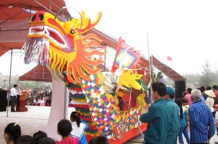 Rộn ràng Lễ hội cầu ngư - cầu an trên cửa biển Lạch Trường - 2 Rộn ràng Lễ hội cầu ngư - cầu an trên cửa biển Lạch Trường