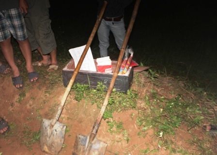 Chiếc tiểu mới được bọn trộm mang đến.