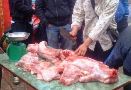 Sau đó bày bán cho người dân.