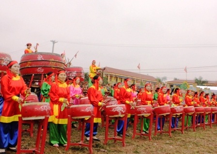 Âm vang của đội trống nữ cùng tiếng trống bay xa.