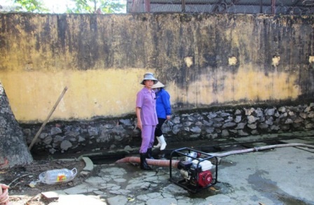 Khu vực căng tin ngập chìm trong nước.