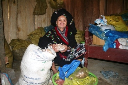 Cụ bà 95 tuổi, 70 năm gắn với “nghiệp phòng the” - 1 Cụ bà 95 tuổi, 70 năm gắn với “nghiệp phòng the”