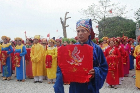  Mộc bản về sự tích Mai An Tiêm cùng quả dưa hấu được lưu giữ để kẻ lại cho con cháu mai sau.
