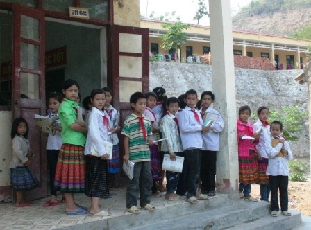 Xót lòng nhìn học trò ăn cơm với muối trắng - 1 Xót lòng nhìn học trò ăn cơm với muối trắng