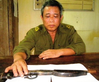 Khẩu súng mà em Thu bắt được dưới sông Tân Bình