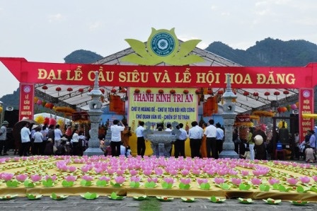  Đại lễ cầu siêu và lễ hội hoa đăng tại Lễ hội Cố đô Hoa Lư.