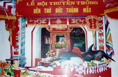 Hàng năm, cứ vào 10/3 âm lịch lễ hội đền Thánh Mẫu được khai hội.