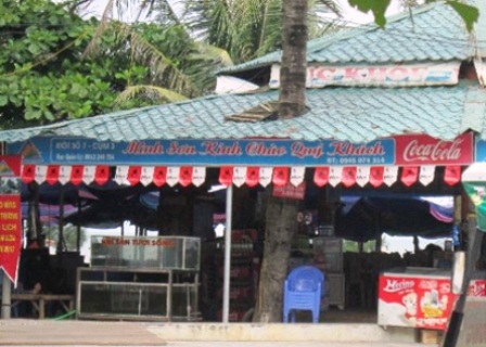 Ki ốt của ông Nguyễn Hữu Minh - nơi thu tiền sai đối với du khách vừa bị xử phạt.