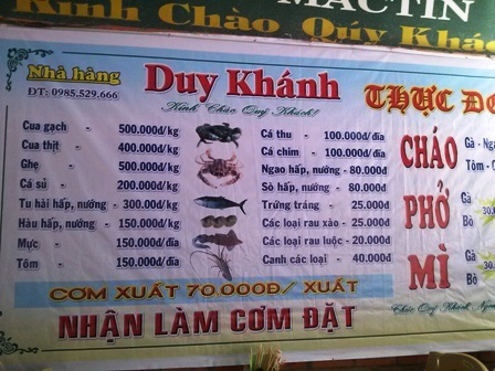 Bảng niêm yết giá tại các nhà hàng.