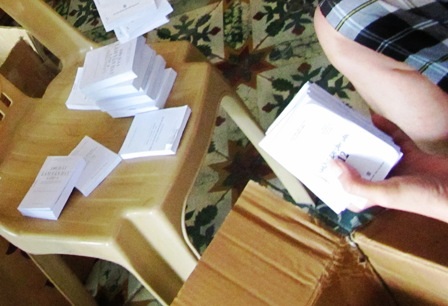 Thanh Hóa: Thị trường “phao” thi yên ắng trước giờ G - 4 Các cuốn tài liệu được in và đóng lại khá công phu.