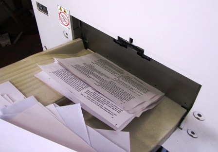 Thanh Hóa: Thị trường “phao” thi yên ắng trước giờ G - 5 Máy photocopy đang in tài liệu.