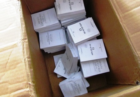 Thanh Hóa: Thị trường “phao” thi yên ắng trước giờ G - 6 Tài liệu thi năm nay được các chủ cửa hàng cất khá kín đáo.