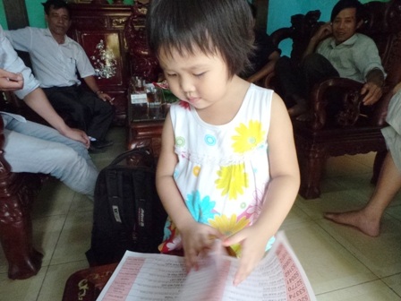 4 tuổi, bé Đặng Thị Quỳnh Anh đã làm được các phép tính cơ bản.