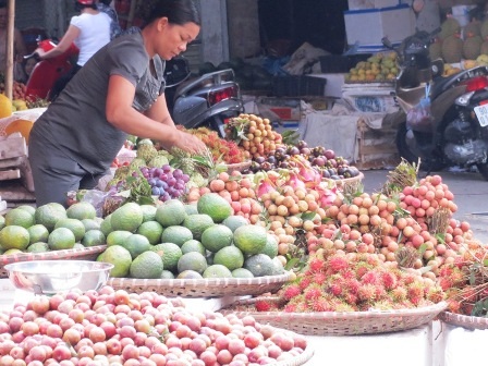 Mặt hàng hoa quả tăng giá nhẹ so với ngày thường