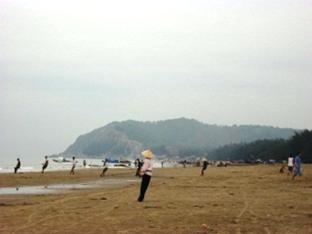 Bãi biển thôn Đông Hải, xã Bình Minh, huyện Tĩnh Gia nơi chị Phúc gặp nạn