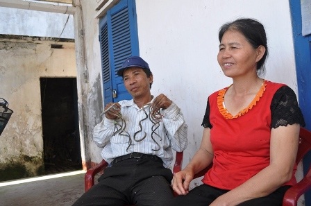 Hai vợ chồng ông Huyền.