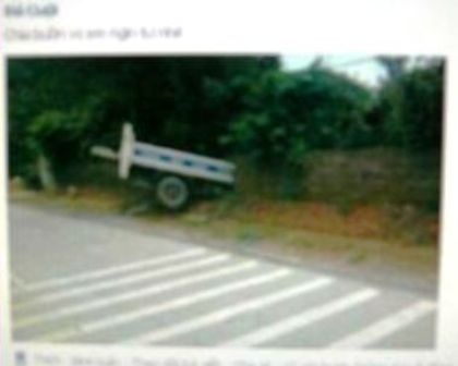 Ghép hình ảnh xe CSGT gặp tai nạn để trêu đùa