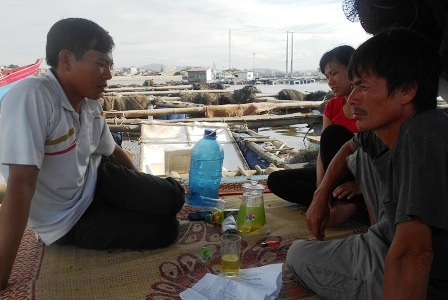 Những người nuôi cá khốn đốn vì cá chết.