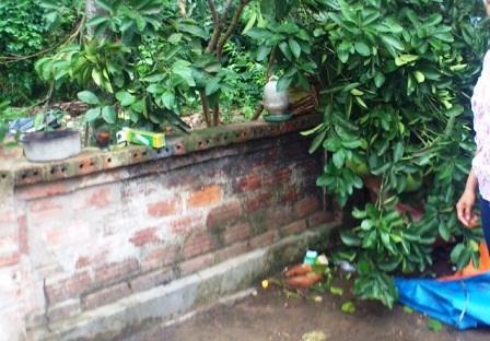 Bố tử vong sau khi xô xát với con trai - 1 Hiện trường khu vực xảy ra xô xát.