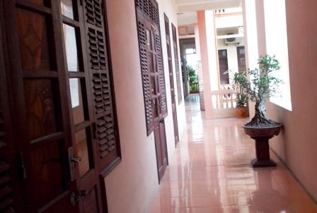Bột “lạ” trước phòng Bí thư Huyện ủy là bột cứu hỏa - 1 Loại bột lạ trước phòng Bí thư Huyện ủy được xác định là bột từ bình cứu hỏa mini