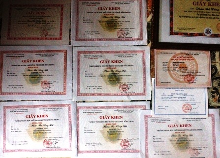 Bảng thành tích học tập của Hồng Hải trong 3 năm học cấp ba.