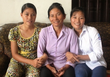 Ba mẹ con Tâm trước niềm vui cô học trò nghèo đỗ thủ khoa.