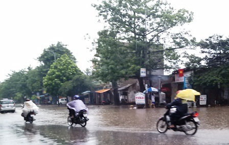 Bão số 5 tiến nhanh vào vùng biển nước ta - 1 Trên địa bàn TP Thanh Hóa đã có một số điểm ngập nước do m