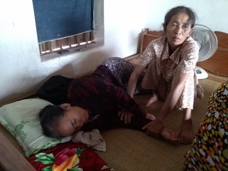 Xót thương “hiệp sĩ” nhường áo phao, cứu 4 người gặp nạn - 2 Mẹ anh Hiệp kh