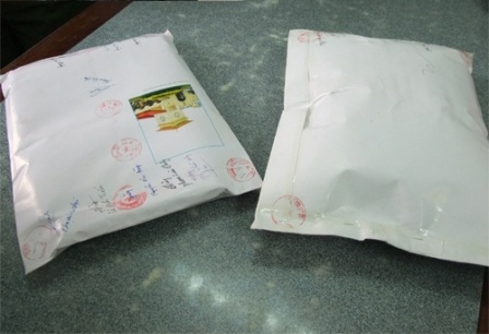 Vận chuyển 3 bánh heroin gặp CSGT nhảy xuống sông chạy trốn - 2 Tang vật vụ án.