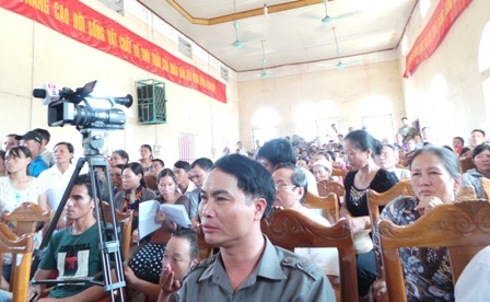 Đại biểu Quốc hội tiếp cận vụ chôn thuốc sâu