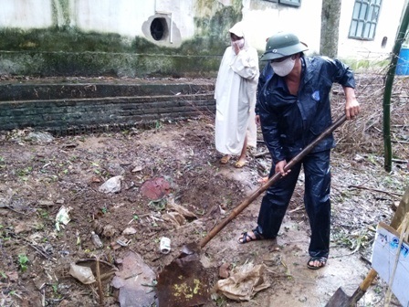 Người dân đang sống chung với thuốc trừ sâu.