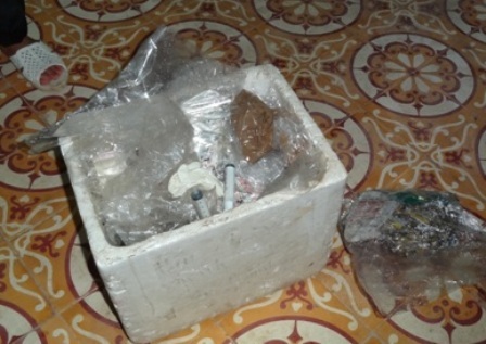 Những mẫu chất thải do người dân tự lấy để đi xét nghiệm.