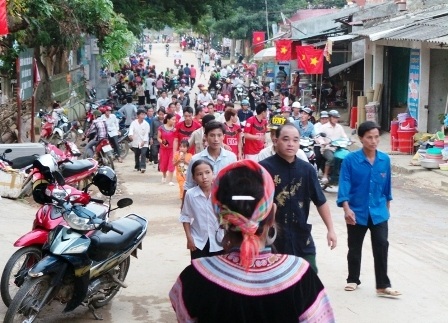 Cứ vào dịp Tết Độc lập, thị trấn Mường Lát lại đông đúc, nhộn nhịp hẳn lên.