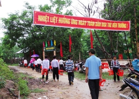 Quang cảnh ngôi trường ngày khai giảng.