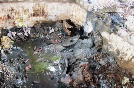 Khai quật tại hố gia nhiệt.