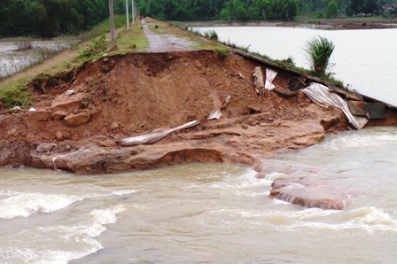 Hồ Đống Đáng ở huyện Tĩnh Gia bị vỡ trong cơn bão số 10 vừa qua.
