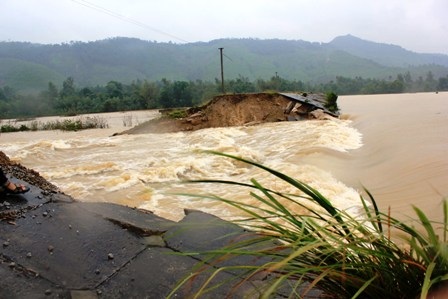Các hồ đập bị vỡ đang được khẩn trương khắc phục để phòng tránh cơn bão số 11