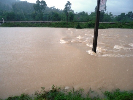 QL1A ngập nước trắng băng.