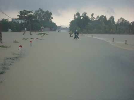 QL1A ngập nước trắng băng.