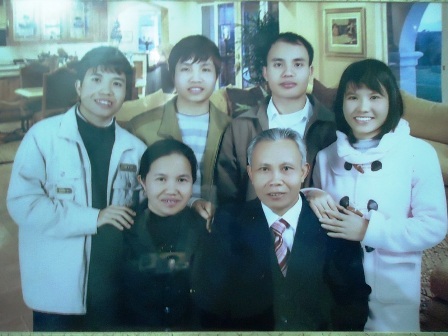 Bức ảnh lưu niệm cả gia đình ông Thoa chụp năm 2008.