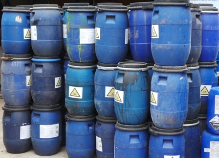 Chất thải khai đào được thu gom cận thận.