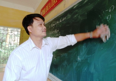 Thầy Nguyễn Minh Thảo đã tình nguyện lên vùng cao công tác.