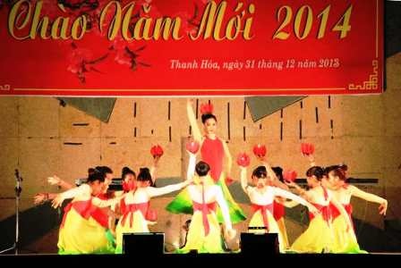 Các tiết mục văn nghệ tràn đầy sức sống.