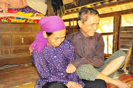 Hạnh phúc của đôi vợ chồng lão mù.
