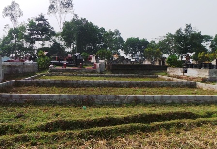 Trong khu vực nghĩa trang xã Xuân Lộc, nhiều khu vực đã bị xí phần.