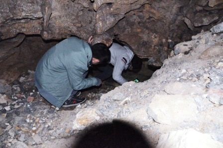 Đường đi vào con sông ngầm chưa được cải tạo nên đi lại rất khó khăn.