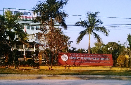 “Hoa khôi xứ Thanh” quyên sinh trước Công ty xi măng Tam Điệp - 1 Hiện trường nơi chị L. treo cổ quyên sinh.