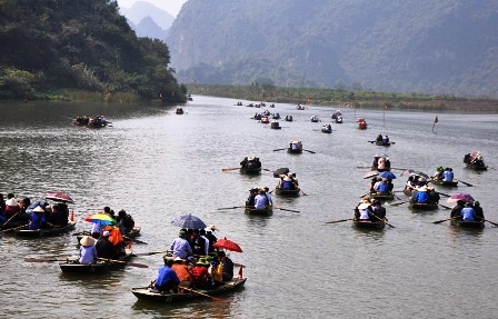 Những cô lái đò nơi bến Tràng An