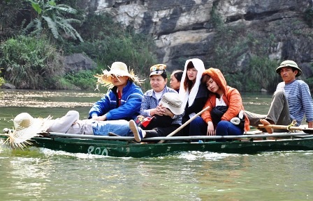 Những cô lái đò nơi bến Tràng An