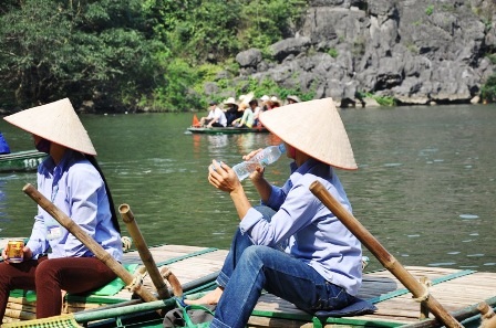 Những cô lái đò nơi bến Tràng An